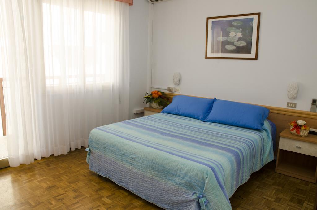 Hotel Consul Milano Marittima Ruang foto